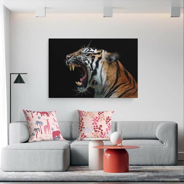 Boze-Siberische-tijger-canvas-binnen-sfeer.jpg