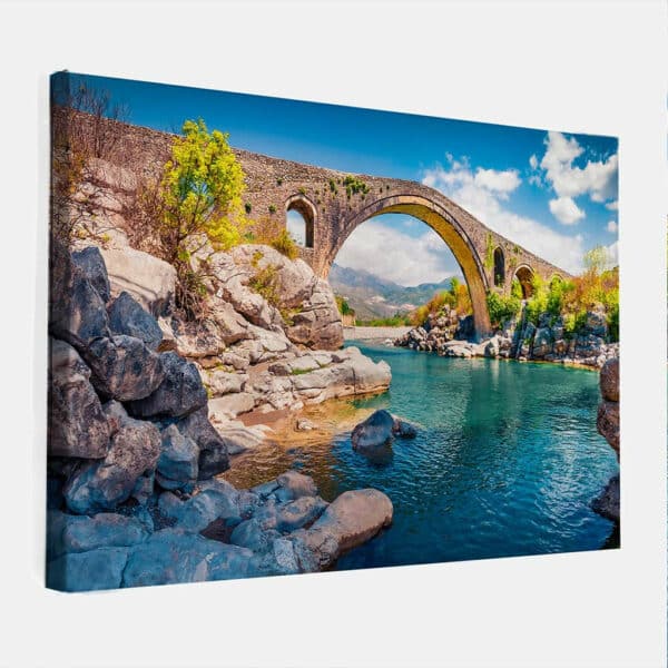 Oude-brug-in-Albanië-canvas.jpg