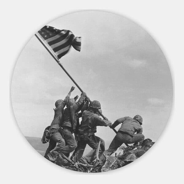 Raising-the-Flag-on-Iwo-Jima-max-vierkant-muurcirkel.jpg